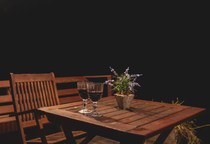 Trois heures autour d'un verre : ce que l'apéritif français dit de nous